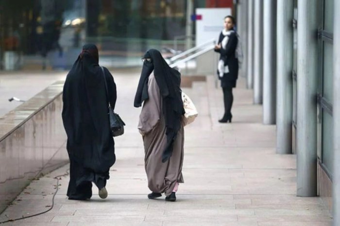 Portugaliya jamoat joylarida burqa va hijob kiyishni taqiqlamoqda