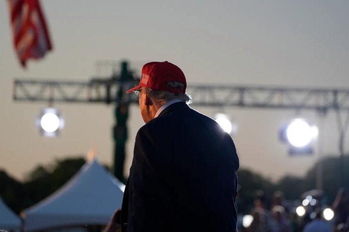 Tramp o‘z kuchiga shubha bildirdi