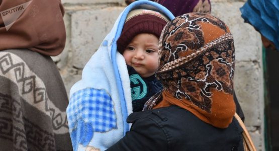 O‘zbekistondagi KPPda turib qolgan tojikistonliklar shart-sharoitdan nolishdi