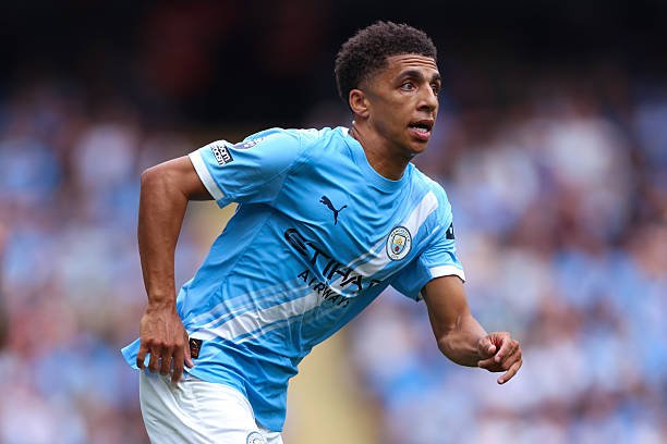 "Manchester Siti" himoyachisi bilan shartnomani uzaytirdi