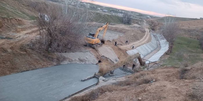 Kanallarni betonlash suv sarfini qisqartiradi