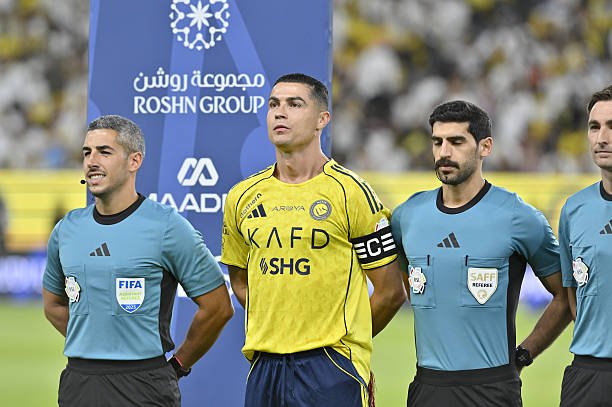 Ronaldu o‘z sovrinini qabul qilib oldi (foto)