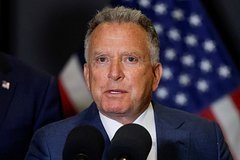 Трамп: “Уиткофф Украинага тинчлик битимини сотиши, ҳатто Украинани Россияга сотиши керак”