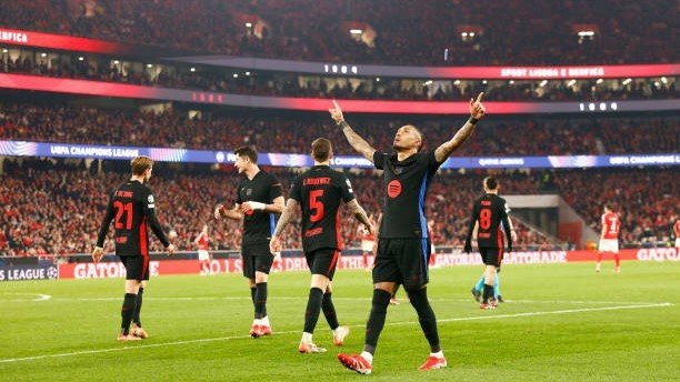 ECHL. 70 daqiqadan ko‘proq vaqt davomida 1 kishi kam o‘ynagan "Barselona" safarda "Benfika"ni yengdi