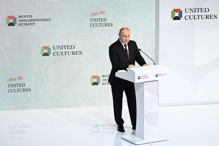 Путин маданий соҳадаги "аҳмоқлар" ҳақида гапирди