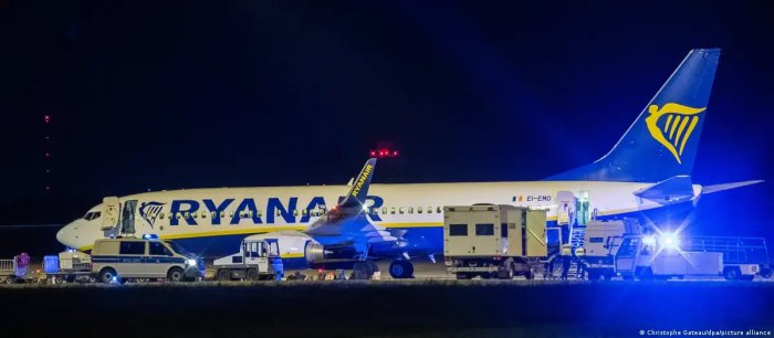 Ryanair самолёти фавқулодда қўнишни амалга оширди