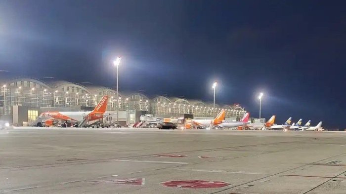 Ispaniyadagi aeroport noma’lum dron tufayli yopildi — EFE Ispaniyadagi aeroport noma’lum dron tufayli yopildi — EFE