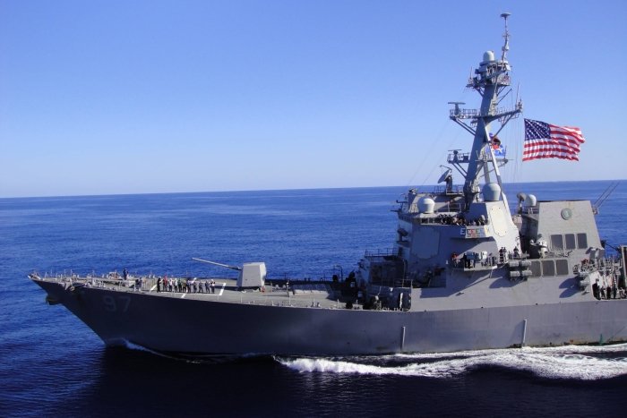 АҚШ катери Куба сувларига кириб отишма уюштирди