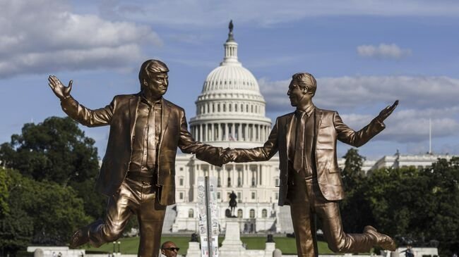 Tramp va Epshteynning haykali Kapitoliy yaqiniga qaytadan o‘rnatildi