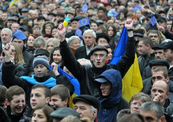 Собиқ вазир: "Украина муаммолари билан ёлғиз қолмоқда"