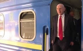  Buyuk Britaniya mudofaa vaziri mingan poyezd shoshilinch ravishda to‘xtatildi