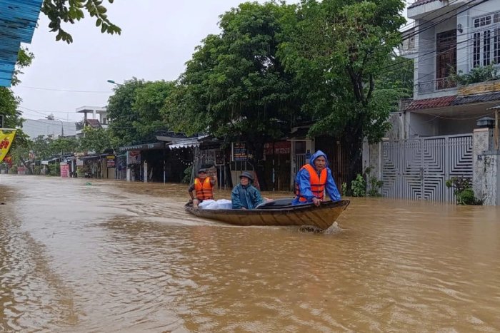 Vyetnamdagi suv toshqinlari oqibatida kamida to‘qqiz kishi halok bo‘ldi Vyetnamdagi suv toshqinlari oqibatida kamida to‘qqiz kishi halok bo‘ldi