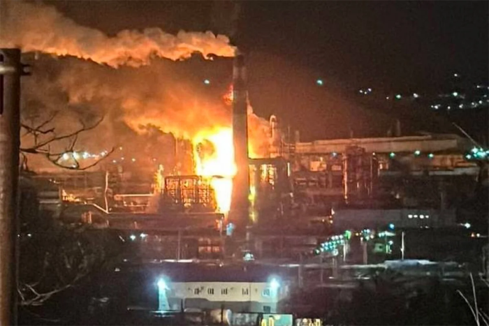 Rossiyadagi portda dronlarning ommviy hujumidan so‘ng yong‘in sodir bo‘ldi