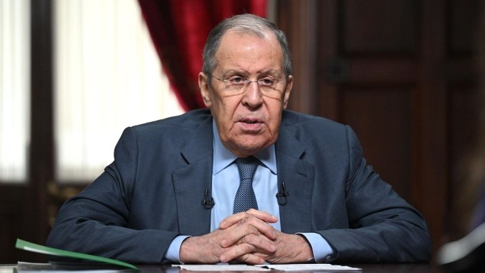 “Микрофонга бақириш дипломатия эмас” — Лавров