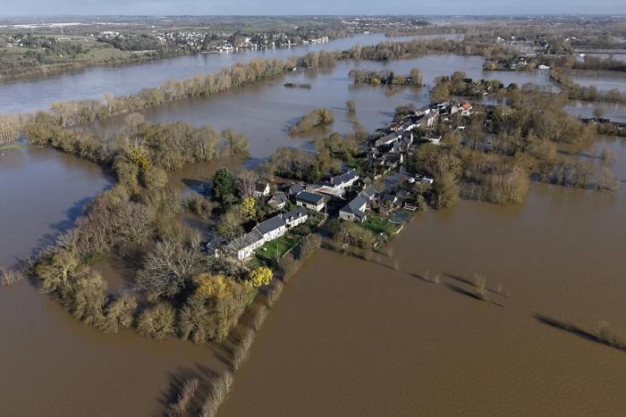 Францияда сув тошқини хавфи қизил даражада эълон қилинди