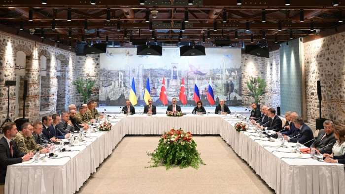 Туркия Истанбулдаги музокаралардан бир делегацияни чиқариб юборишга чақирилмоқда