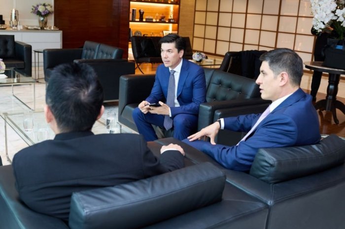 Sportimiz kattalari "Manchester Siti" qarorgohida bo‘lib, Abduqodir Husanov bilan uchrashishdi (FOTO)