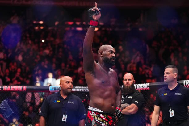 Жон Жонс фаолиятини якунлади. Том Аспиналл — UFC тўлақонли чемпионига айланди!