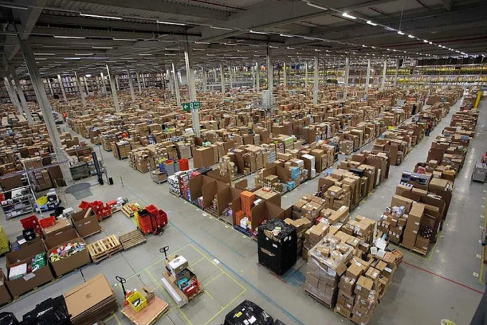 AQSh omborlarni muhojirlarni saqlash markazlariga aylantirmoqchi