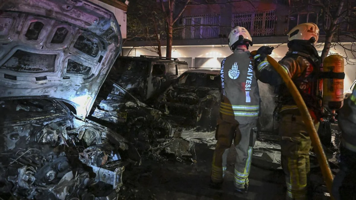 Turkiyada 14 ta hashamatli avtomobil yonib ketdi