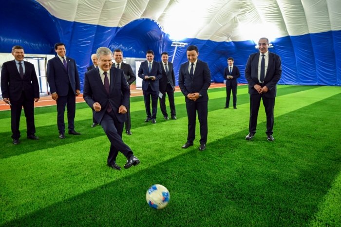 Shavkat Mirziyoyev "Neftchi" bolalar futbol akademiyasiga tashrif buyurdi