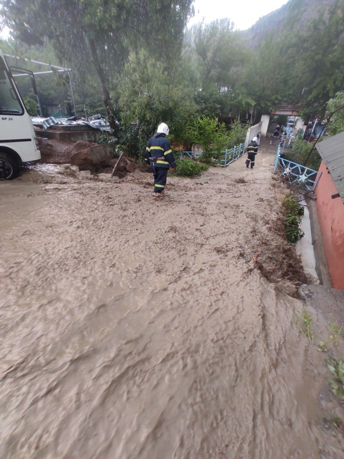 Namangandagi ayrim hududlarda suv toshqini bo‘lgani aytildi