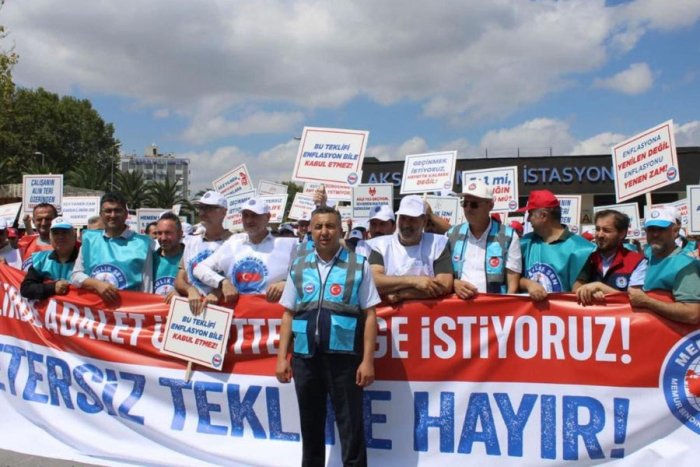 Turkiyada davlat xizmatchilari hukumatning maosh taklifiga qarshi ish tashladi
