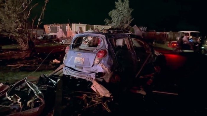 AQShda kuchli tornado: 21 kishi halok bo‘ldi, yuz minglab aholi elektr energiyasiz qoldi