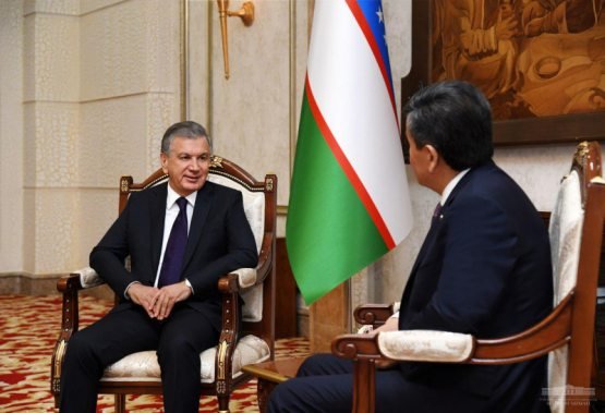 Mirziyoyev Qirg‘iziston Prezidenti bilan uchrashdi (foto)