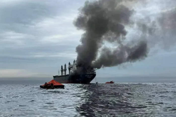 Hormuz bo‘g‘ozida hujumga uchragan yuk kemasi qirg‘oqqa chiqib qoldi