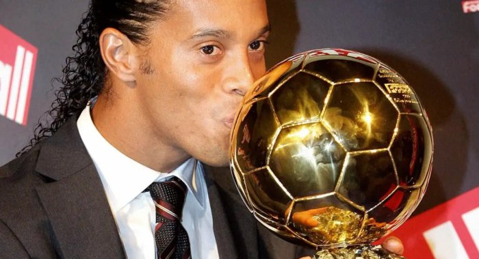 «Braziliyalik sehrgar» joriy yilgi «Oltin to‘p» g‘olibiga sovrinni topshiradi