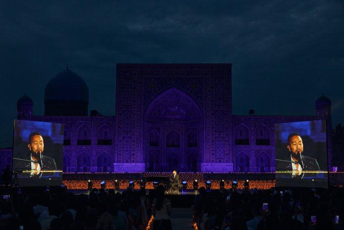 Faqat ovoz va royal: Jon Lejend Samarqandga unutilmas oqshom tuhfa etdi