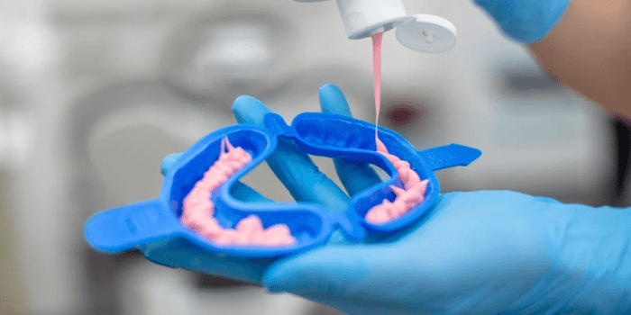 Britaniyalik olimlar tish emalini tiklaydigan yangi gel yaratdi