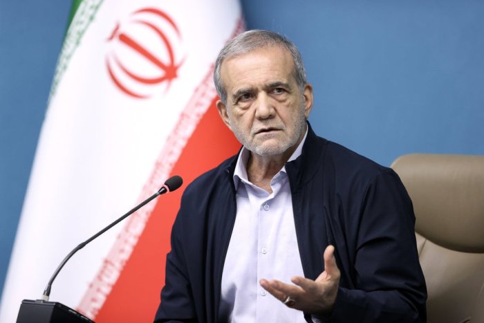 Пазешкиён: 14 миллиондан ортиқ эронлик мамлакат ҳимоясига тайёр