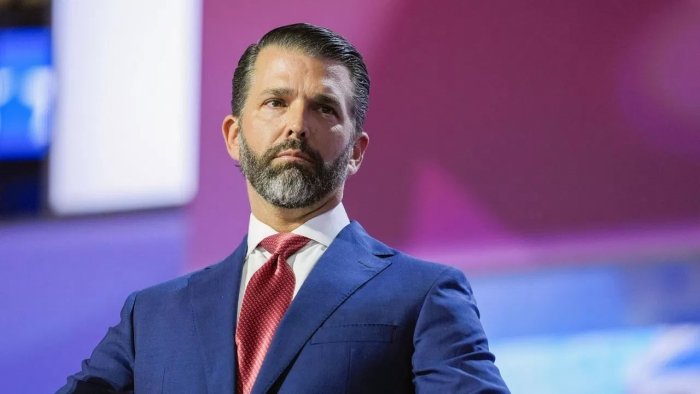 Трампнинг тўнғич ўғли Эстония пойтахтига етиб келди