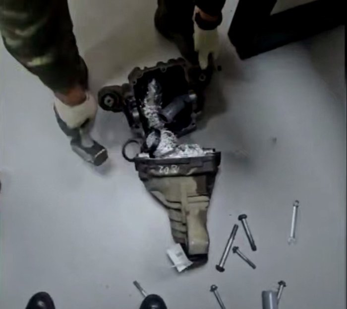 Божхонадан 5 кг “клефедрон” гёҳвандлик моддасини олиб ўтмоқчи бўлган шахс қўлга олинди