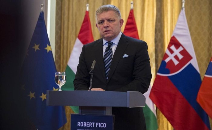 Брюсселда Словакия бош вазирининг самолётига автомобил урилди 