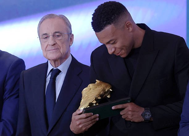 Килиан Мбаппе "Реал" президенти билан жиддий суҳбат ўтказди