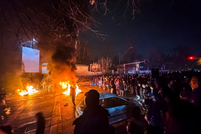 Erondagi norozilik namoyishlari paytida minglab odamlar halok bo‘lgani tasdiqlandi