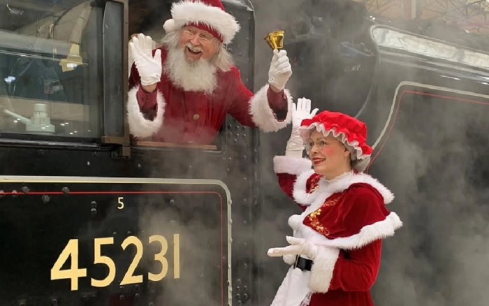 Лондонда Рождество экспресси саёҳатга чиқади