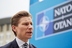 АҚШнинг Украина учун қурол сотиб олишига яна бир давлат қўшилди