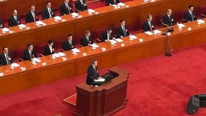 Xitoy rasmiylar orasida qimmat oziq-ovqat va spirtli ichimliklarni taqiqlaydi