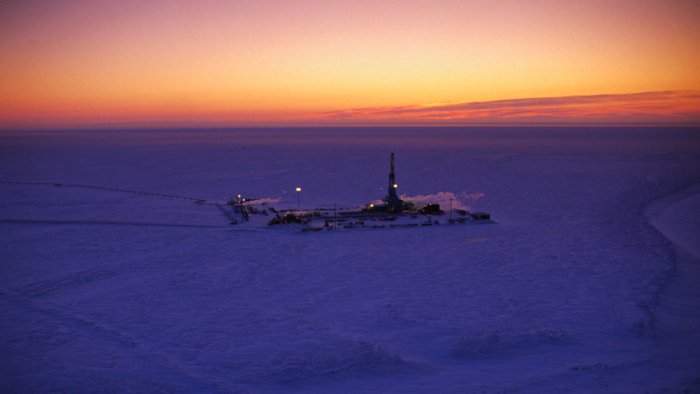 Alyaskada yirik mobil burg‘ulash qurilmasi qulab tushdi