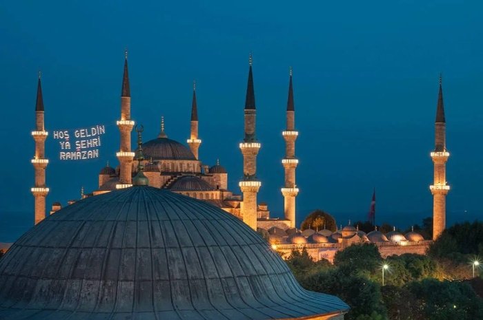 Туркияда Рамазон шукуҳи: Усмонийлардан мерос саҳарлик ва ифторлик анъаналари