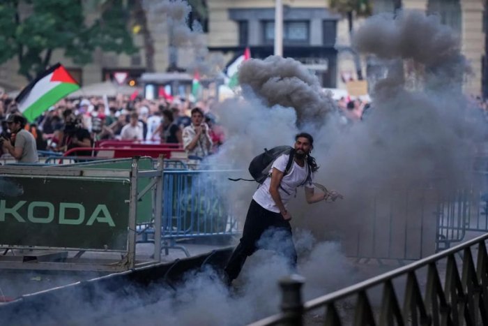 Ispaniyadagi velosiped poygada polisiya falastinparastlarga qarshi kuch ishlatdi