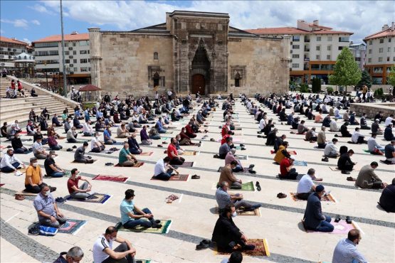Turkiyada tarovih namozi masjidlarda o‘qilmaydi 