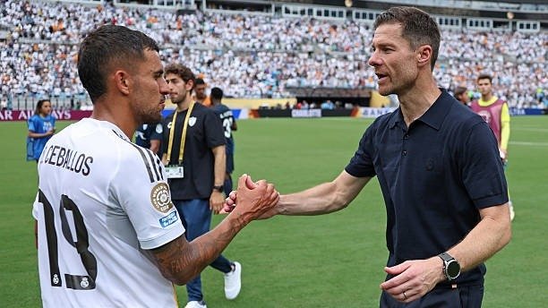 Xabi Alonso bu transferni blokladi