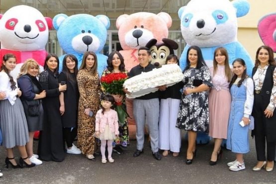 Хонанда Умидахон ва Жамшид хонадонида шодиёна