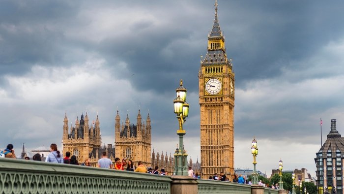 Britaniyaning ikkita oliy o‘quv yurti Ukraina hamjamiyatlari ishini to‘xtatdi