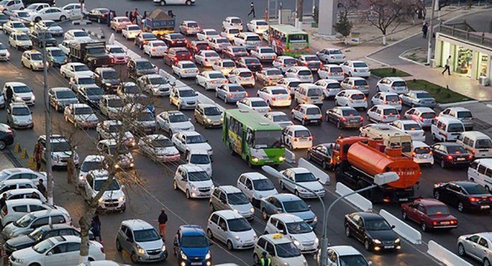 Сенат Транспорт вазирлигига тирбандликлар борасида сўров йўллади